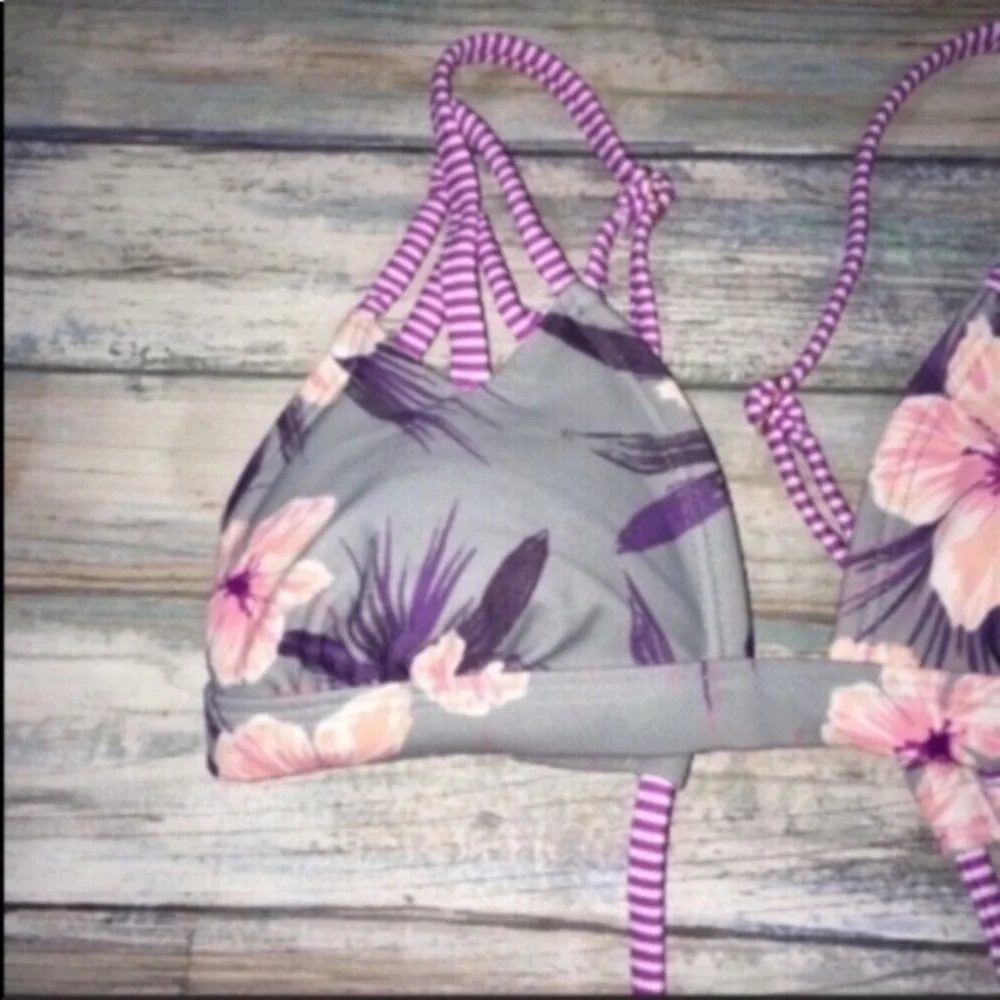 Xhilaration Grey Floral Bikini Top - Picture 3 of 4